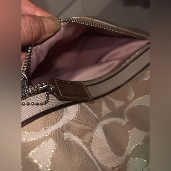 👜 Coach Neutral Logo Chain Bag - Picture 8 of 14